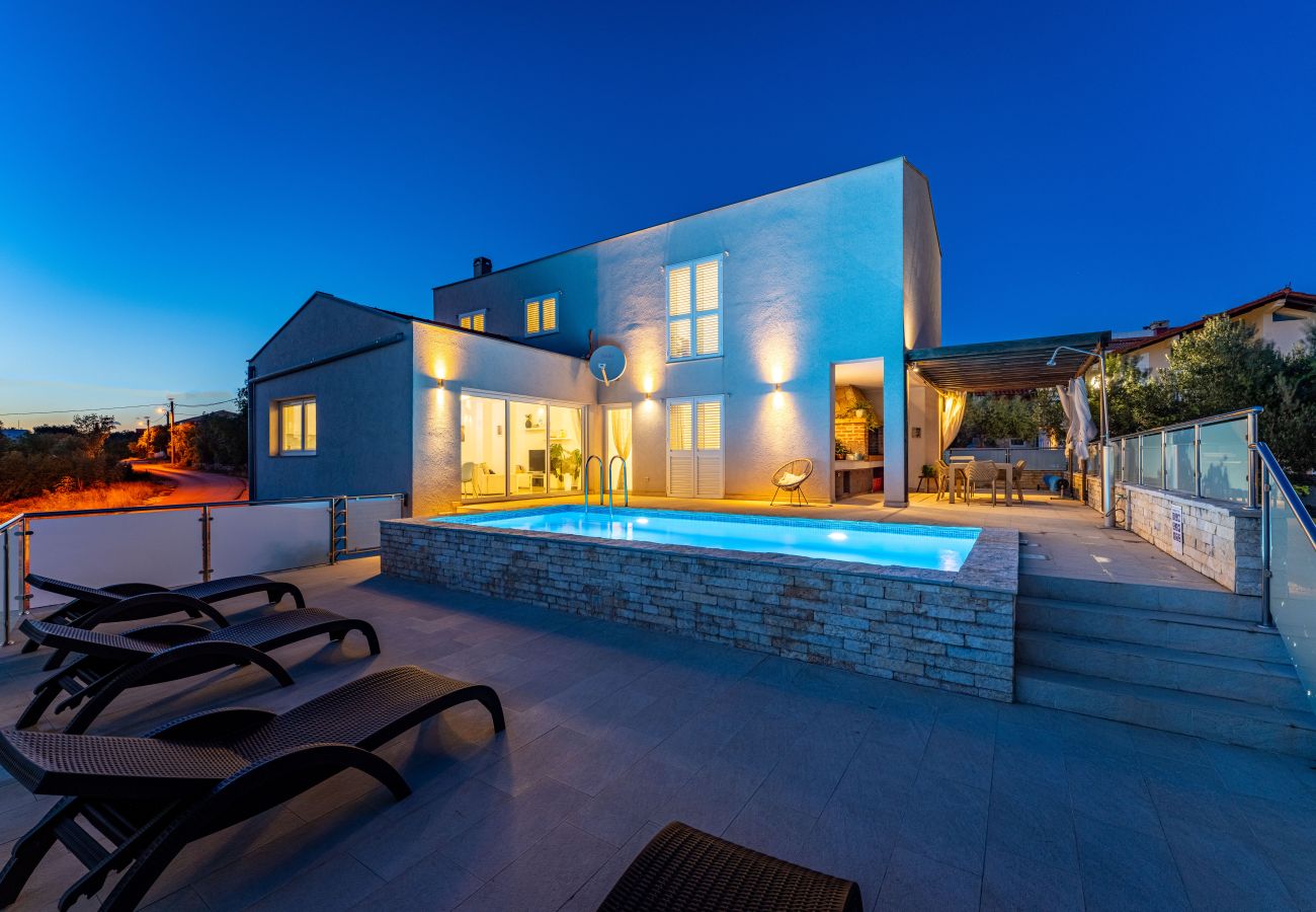 Ferienhaus in Maslenica - Sea view Villa Anpero