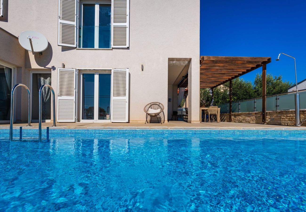 Ferienhaus in Maslenica - Sea view Villa Anpero