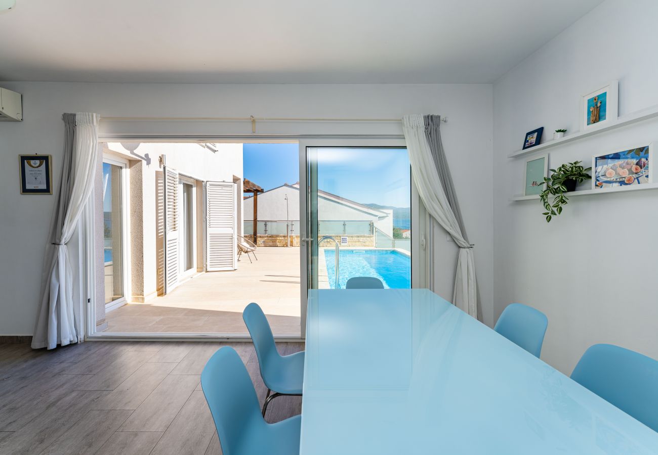 Ferienhaus in Maslenica - Sea view Villa Anpero