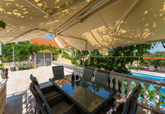 Ferienhaus in Zaton Obrovacki - Villa Sucic with private pool Ferienhaus in Zaton Obrovacki - Villa Sucic with private pool