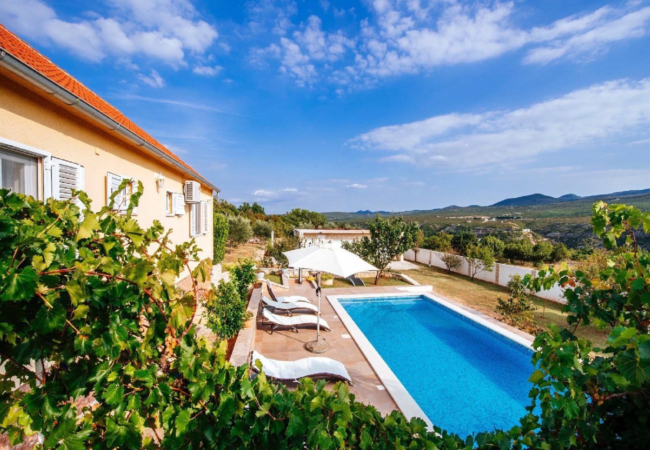 Ferienhaus in Zaton Obrovacki - Villa Sucic with private pool