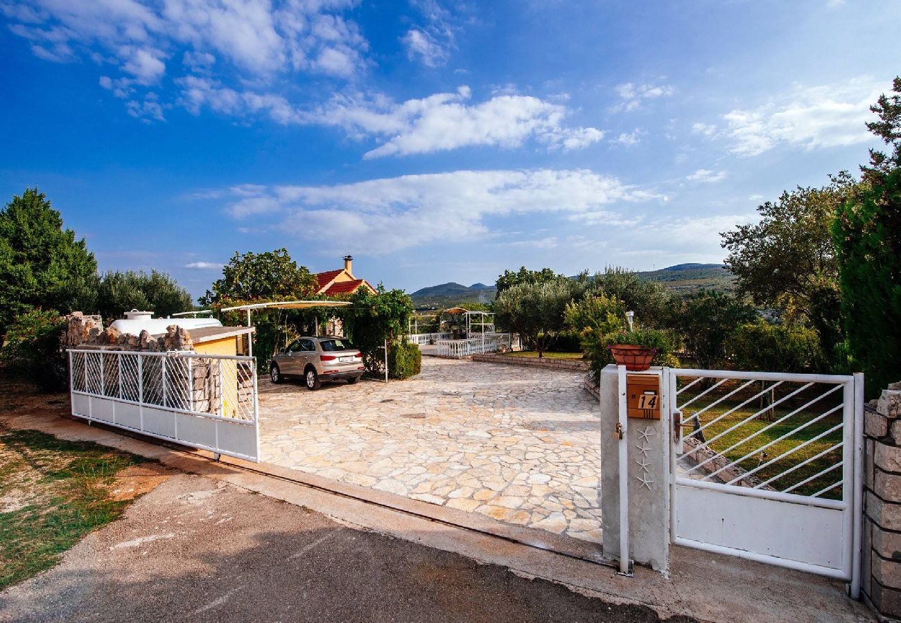 Ferienhaus in Zaton Obrovacki - Villa Sucic with private pool