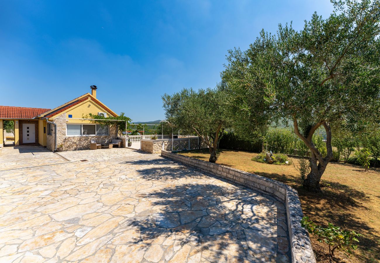 Ferienhaus in Zaton Obrovacki - Villa Sucic with private pool