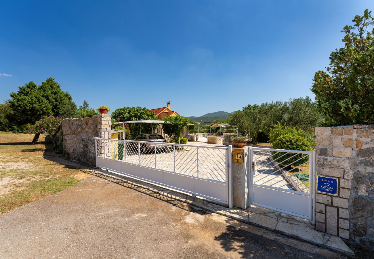 Ferienhaus in Zaton Obrovacki - Villa Sucic with private pool