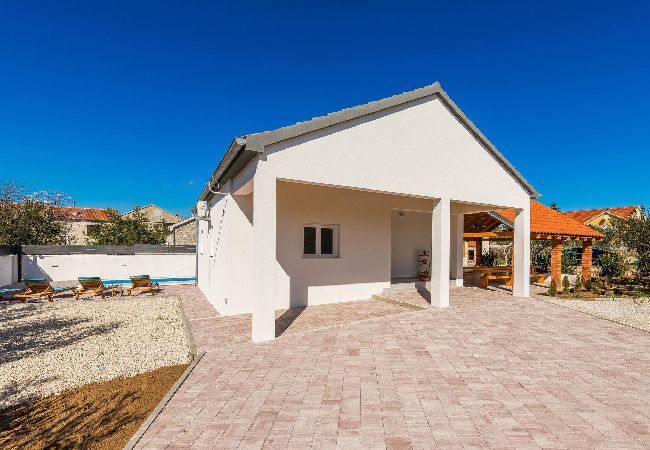 Ferienhaus in Škabrnja - Holiday home Barba Ferienhaus in Škabrnja - Holiday home Barba