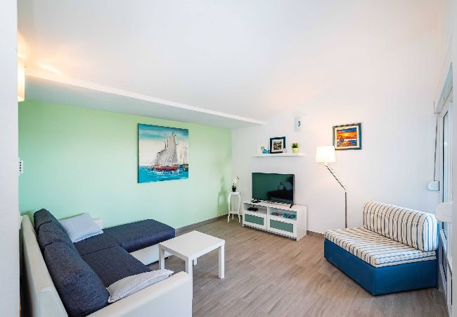 Ferienwohnung in Maslenica - Sea view apartment Dajana Ferienwohnung in Maslenica - Sea view apartment Dajana