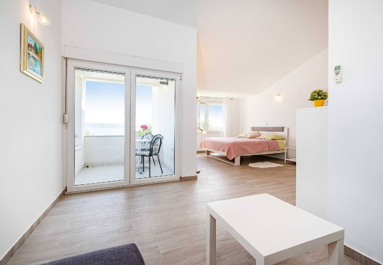 Ferienwohnung in Maslenica - Sea view apartment Dajana