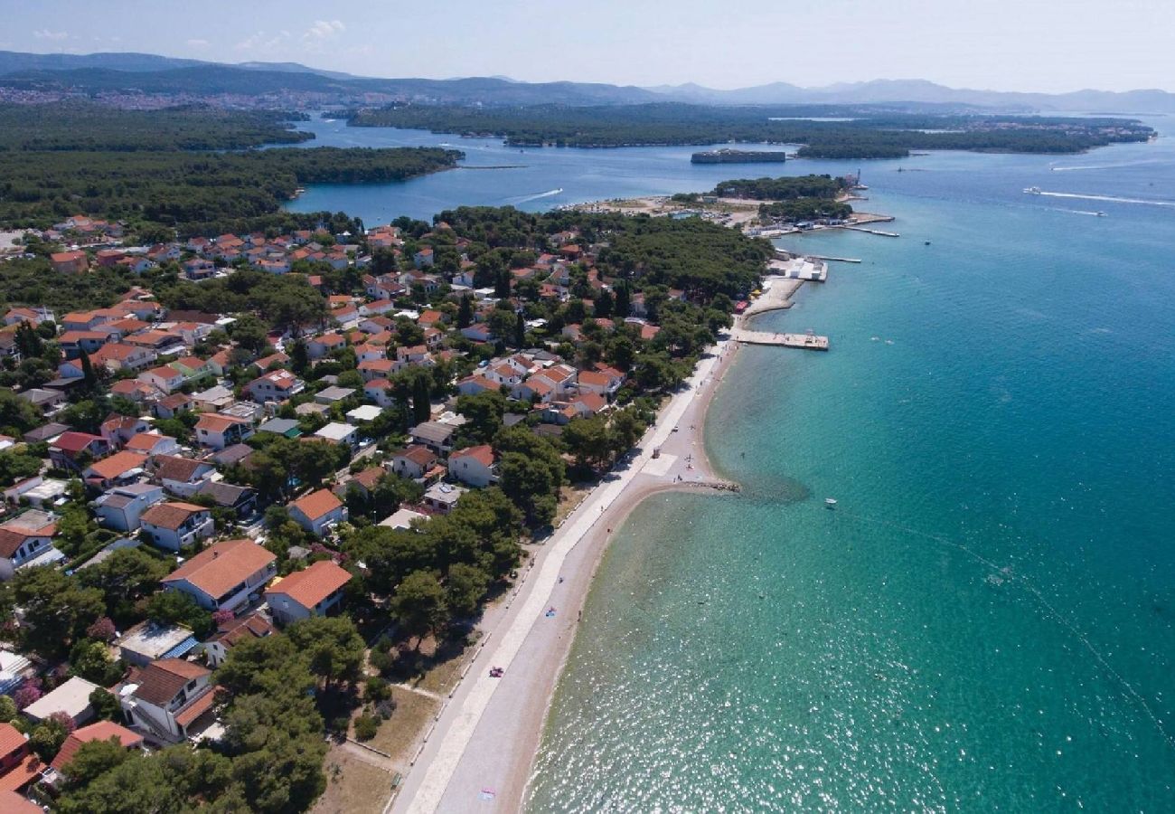 Ferienhaus in Šibenik - Beach house Franka