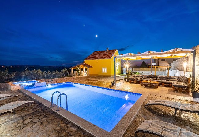 Ferienhaus in Žažvic - Holiday home Agro Casa Ferienhaus in Žažvic - Holiday home Agro Casa