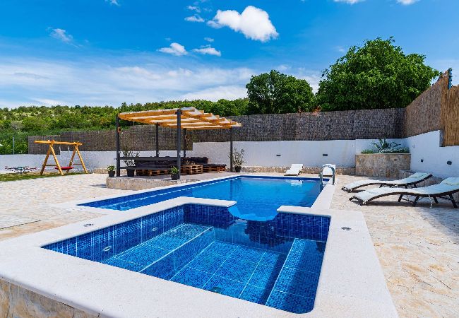 Ferienhaus in Žažvic - Holiday home Agro Casa Ferienhaus in Žažvic - Holiday home Agro Casa