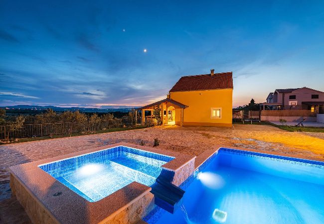 Ferienhaus in Žažvic - Holiday home Agro Casa Ferienhaus in Žažvic - Holiday home Agro Casa