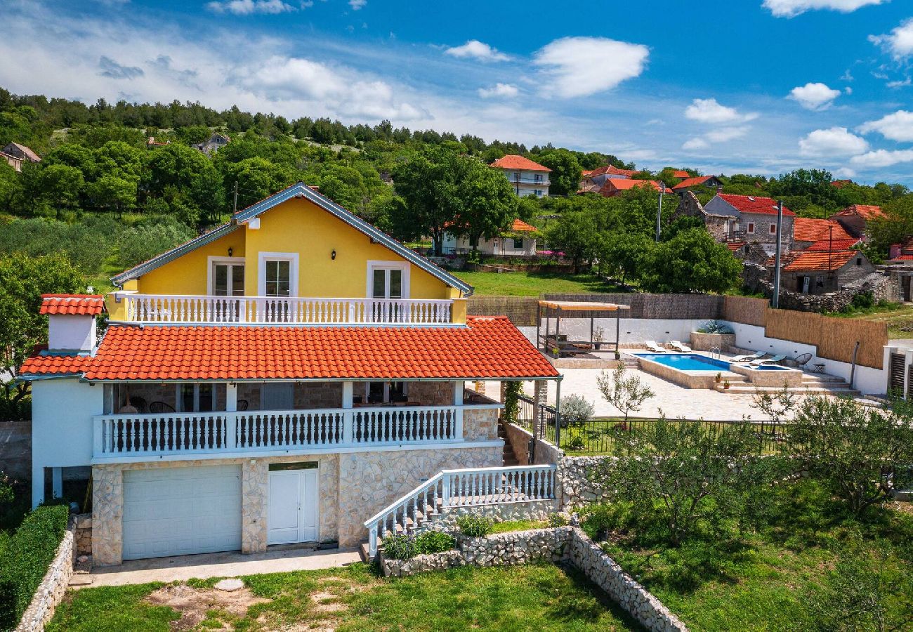 Ferienhaus in Žažvic - Holiday home Agro Casa