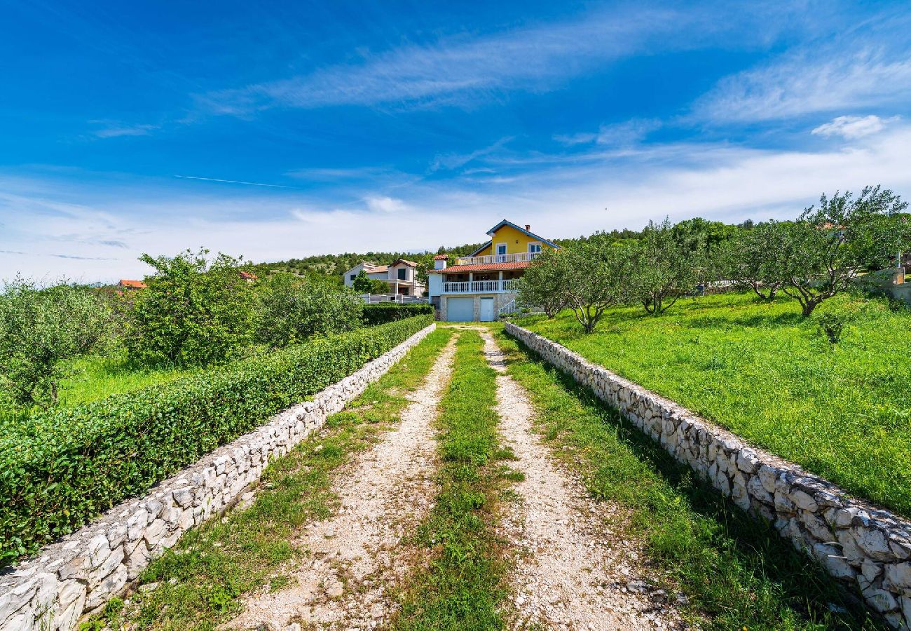 Ferienhaus in Žažvic - Holiday home Agro Casa