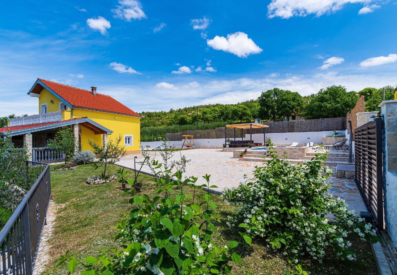 Ferienhaus in Žažvic - Holiday home Agro Casa