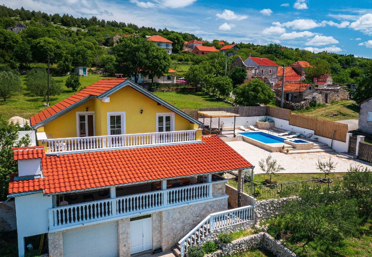 Ferienhaus in Žažvic - Holiday home Agro Casa