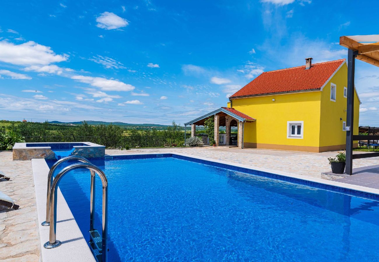 Ferienhaus in Žažvic - Holiday home Agro Casa