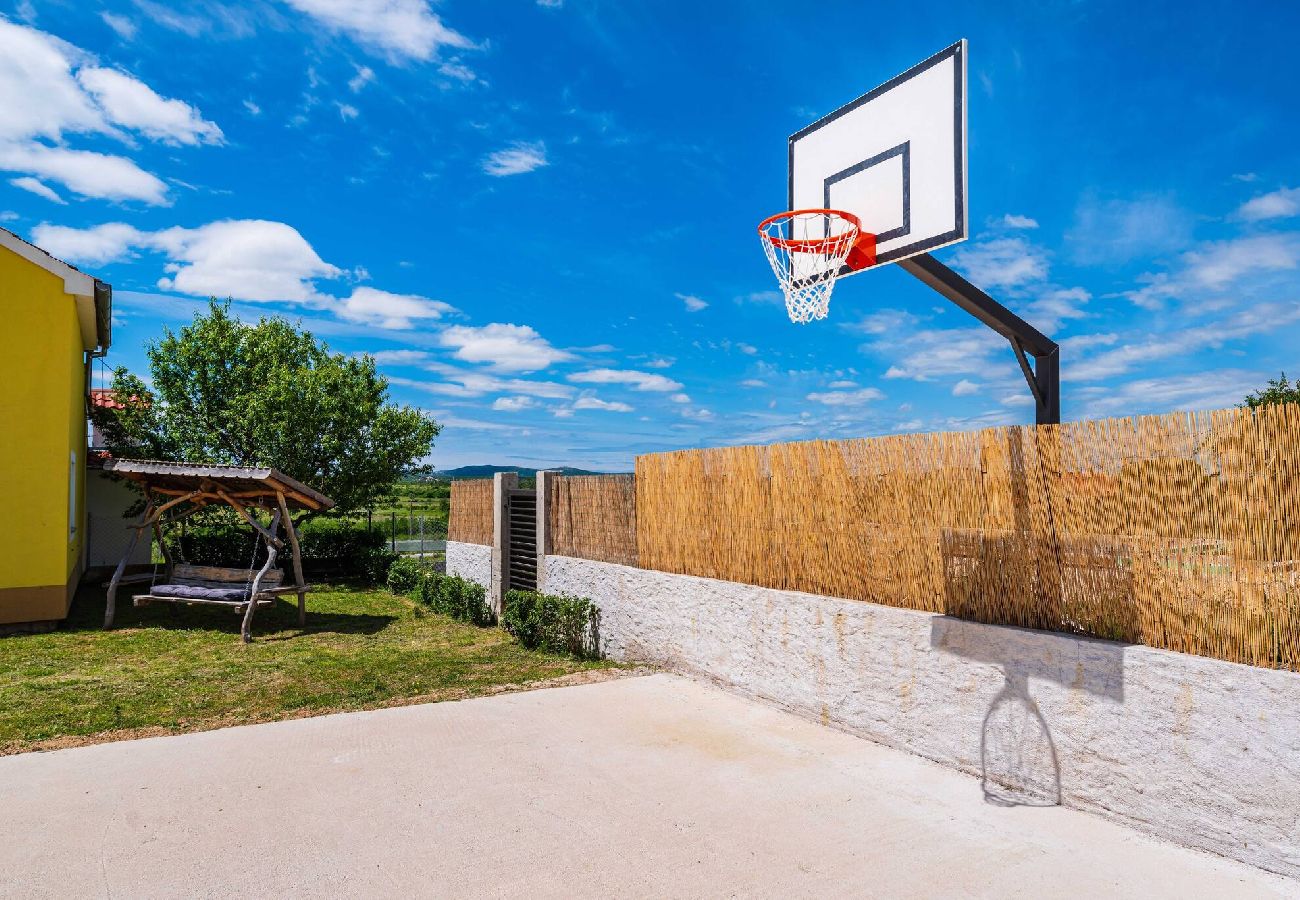 Ferienhaus in Žažvic - Holiday home Agro Casa