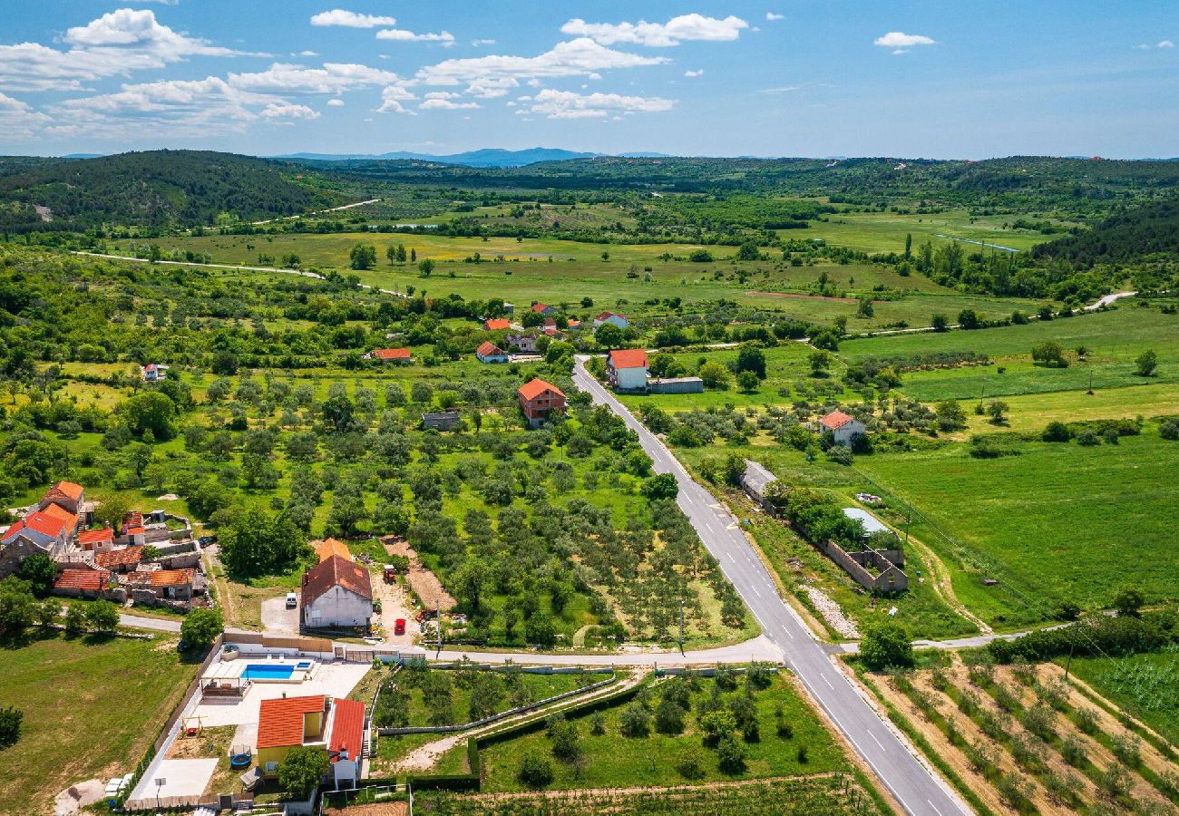 Ferienhaus in Žažvic - Holiday home Agro Casa