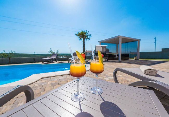 Ferienhaus in Debeljak - Villa Providenca with heated pool Ferienhaus in Debeljak - Villa Providenca with heated pool