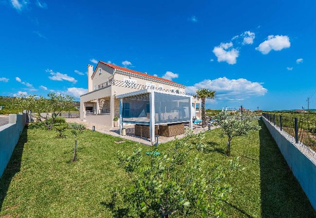 Ferienhaus in Debeljak - Villa Providenca with heated pool Ferienhaus in Debeljak - Villa Providenca with heated pool