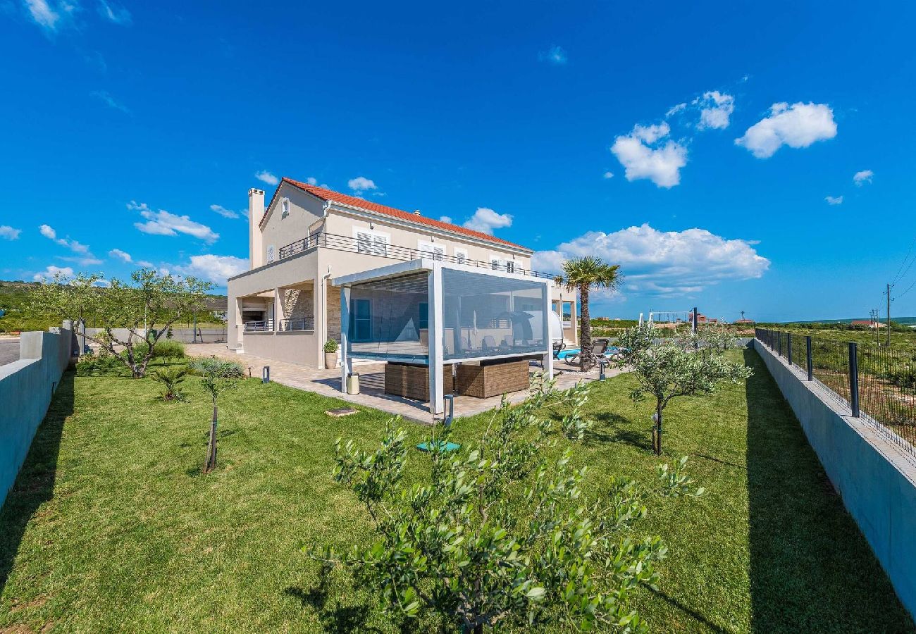 Villa in Debeljak - Villa Providenca with heated pool