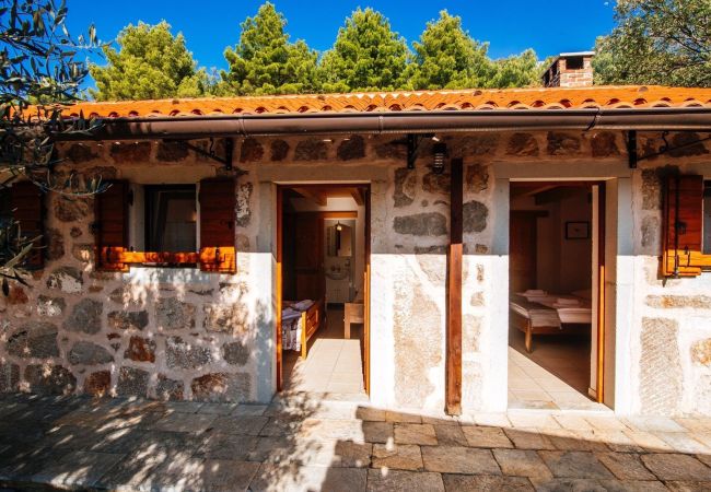 Ferienhaus in Starigrad - Holiday home Jucinovi Dvori Ferienhaus in Starigrad - Holiday home Jucinovi Dvori