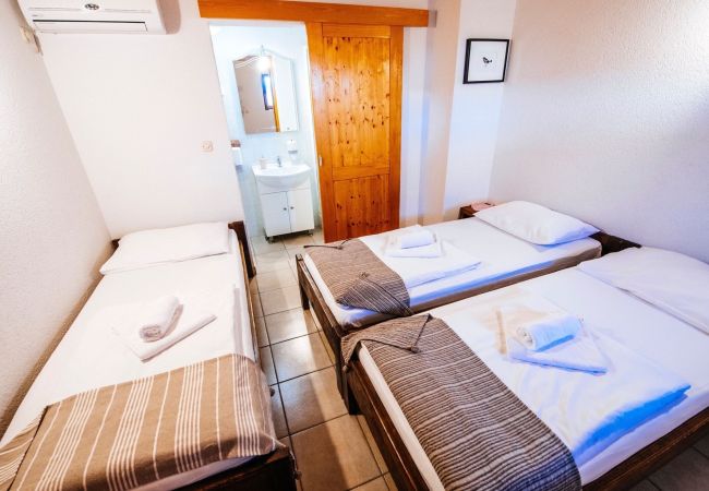 Ferienhaus in Starigrad - Holiday home Jucinovi Dvori Ferienhaus in Starigrad - Holiday home Jucinovi Dvori