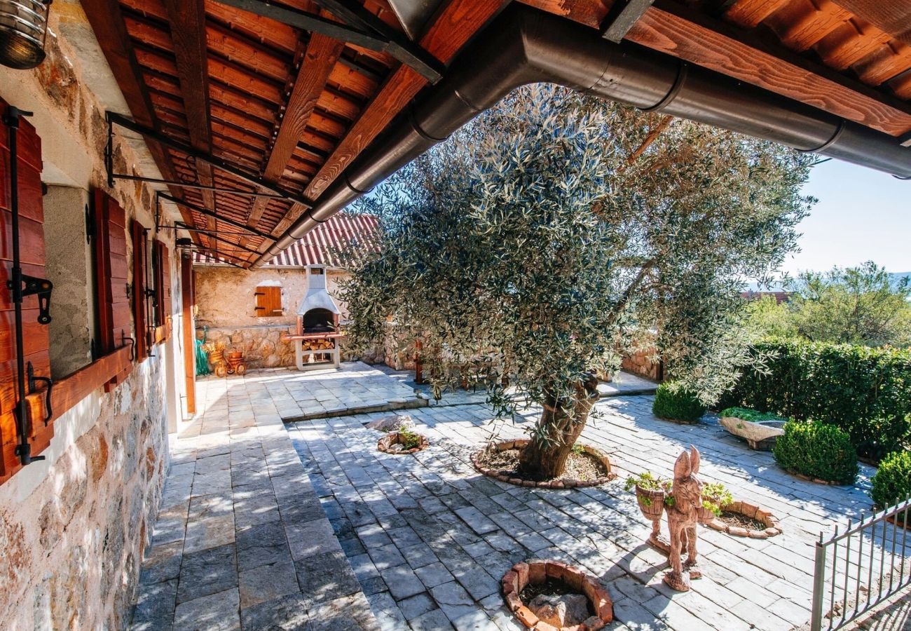 Ferienhaus in Starigrad - Holiday home Jucinovi Dvori