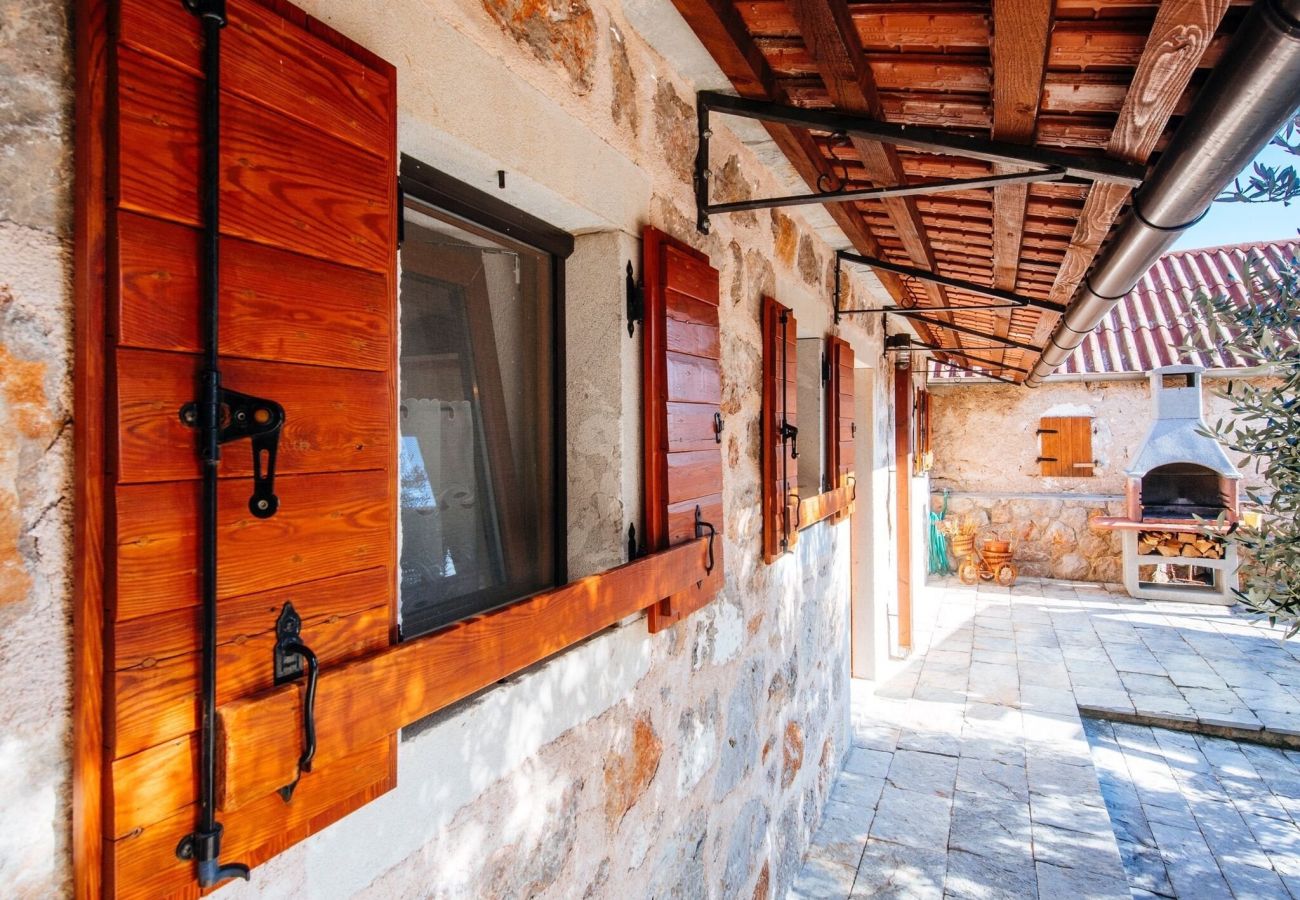 Ferienhaus in Starigrad - Holiday home Jucinovi Dvori