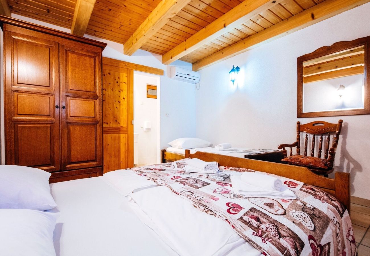 Ferienhaus in Starigrad - Holiday home Jucinovi Dvori