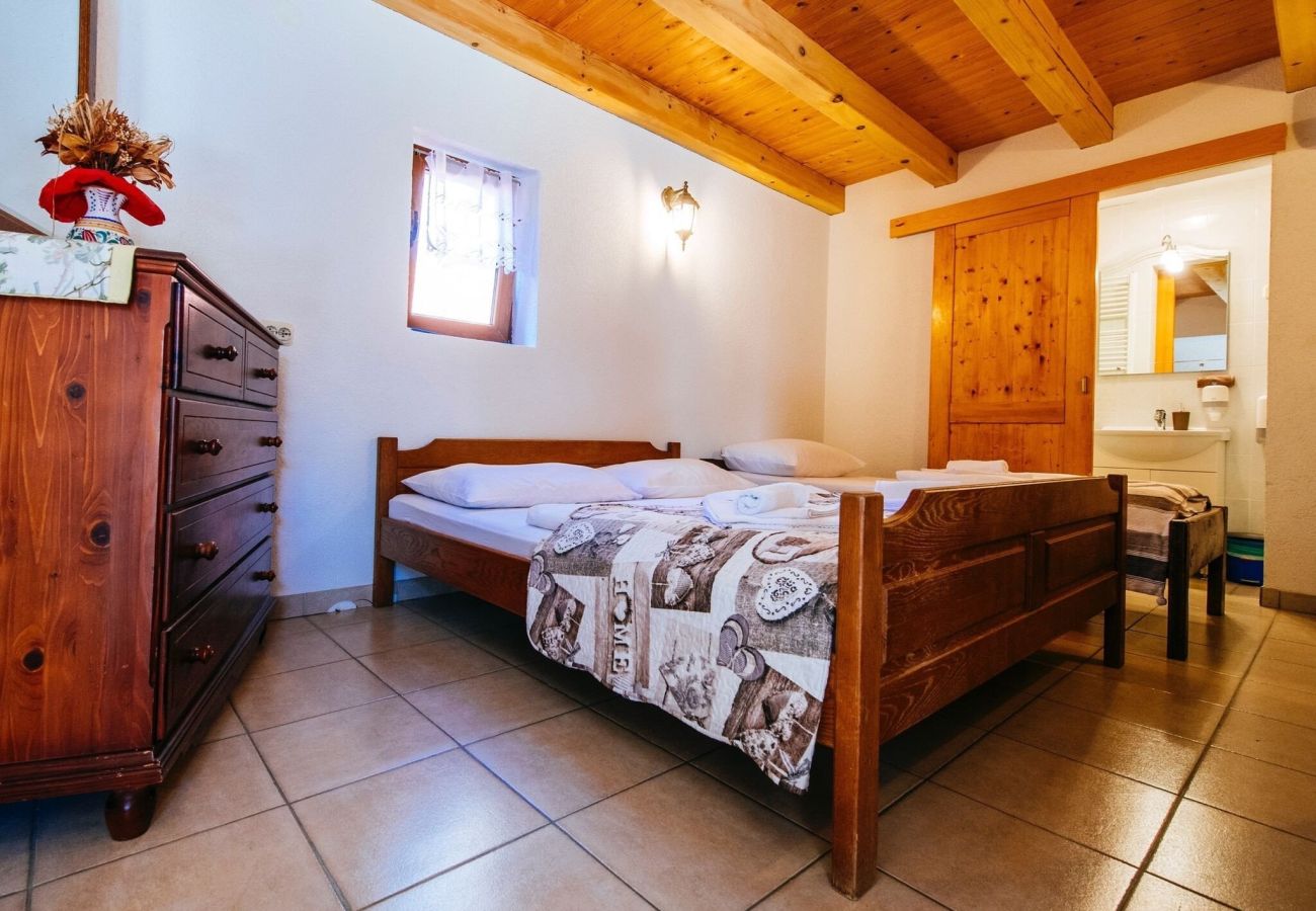 Ferienhaus in Starigrad - Holiday home Jucinovi Dvori