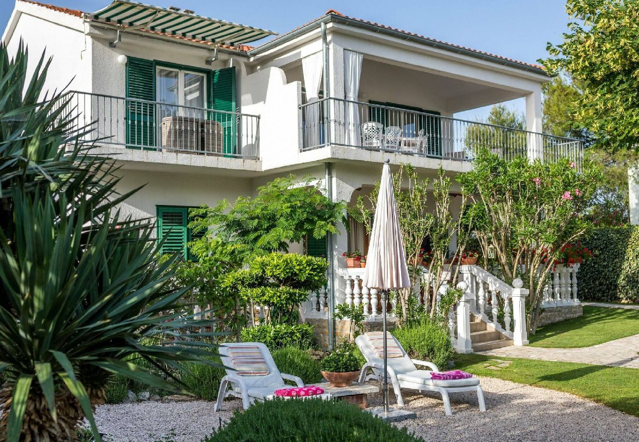 Ferienwohnung in Šibenik - Beach apartment Jadrija