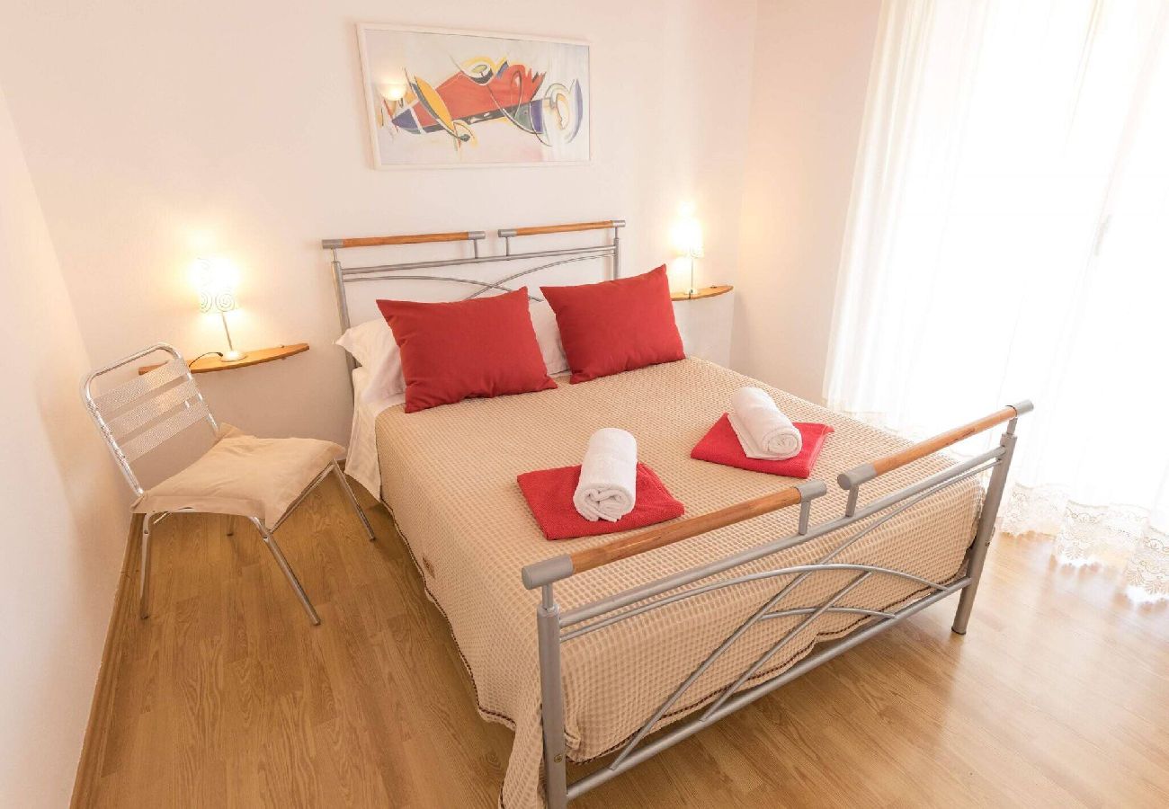 Ferienwohnung in Šibenik - Beach apartment Jadrija