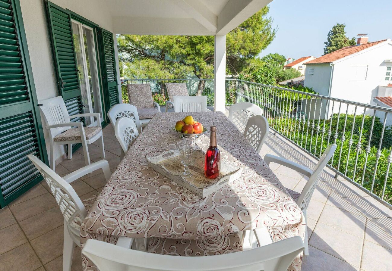 Ferienwohnung in Šibenik - Beach apartment Jadrija