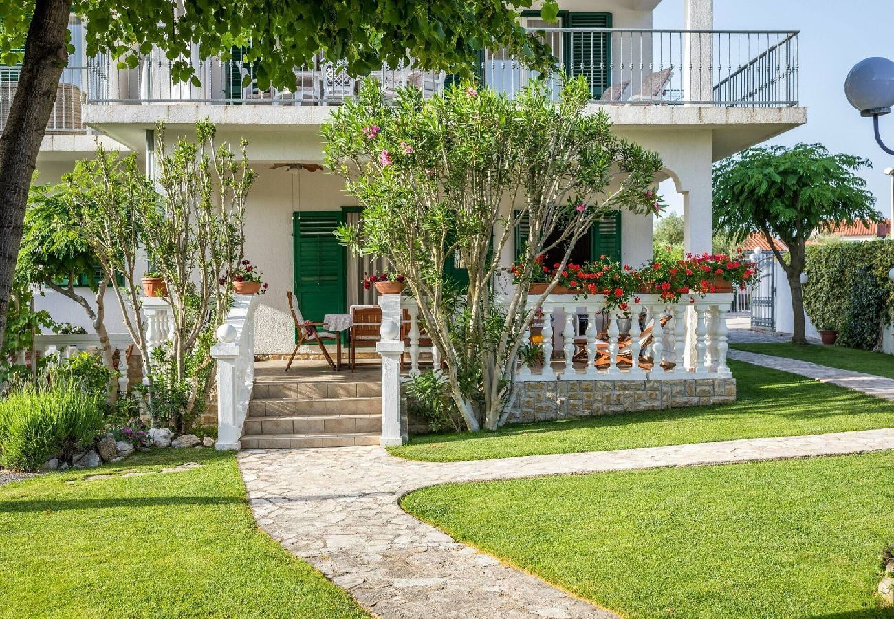 Ferienwohnung in Šibenik - Beach apartment Jadrija