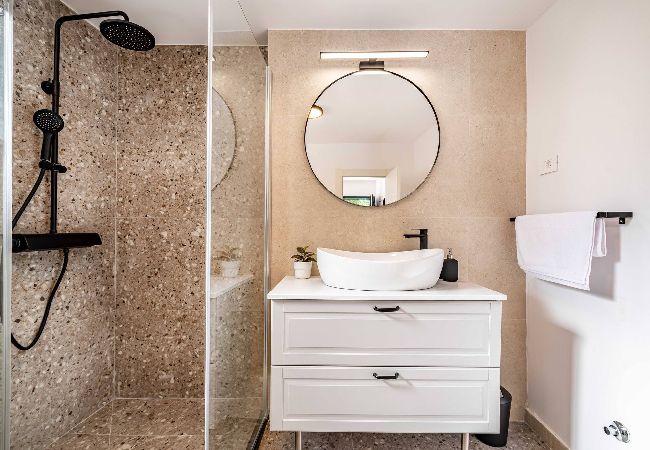 Ferienhaus in Lukoran - Sea view Villa Nana Ferienhaus in Lukoran - Sea view Villa Nana