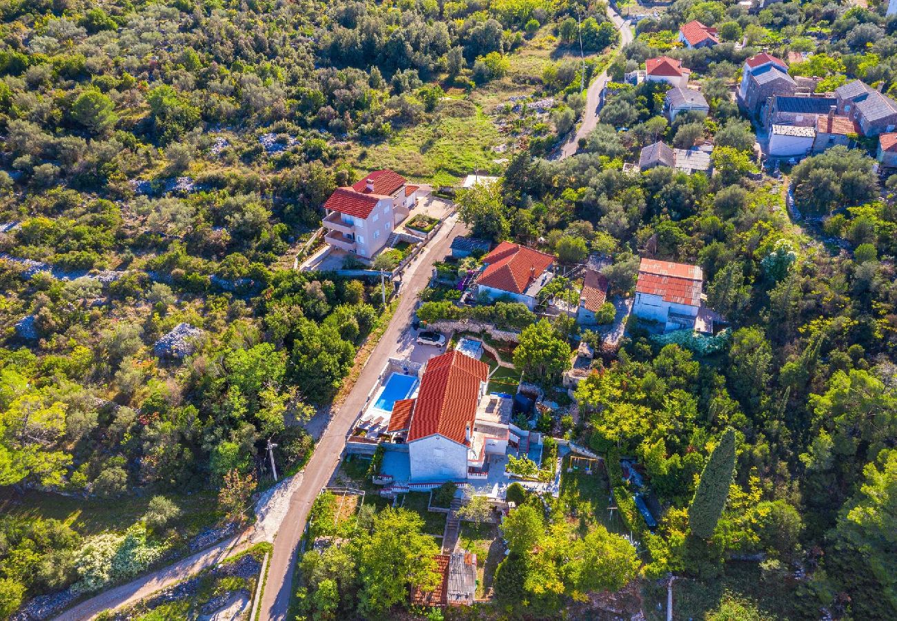 Ferienhaus in Lukoran - Sea view Villa Nana