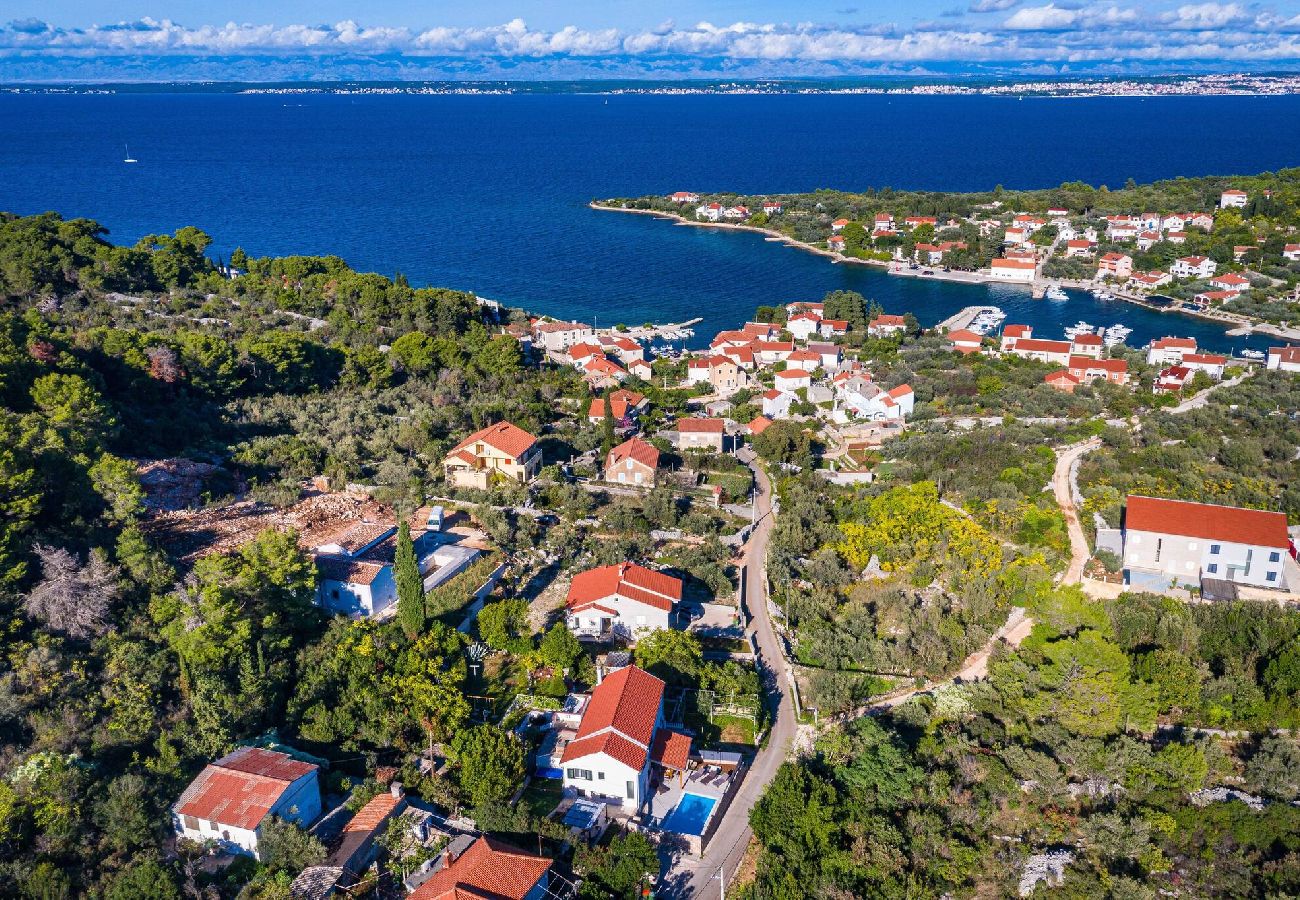 Ferienhaus in Lukoran - Sea view Villa Nana