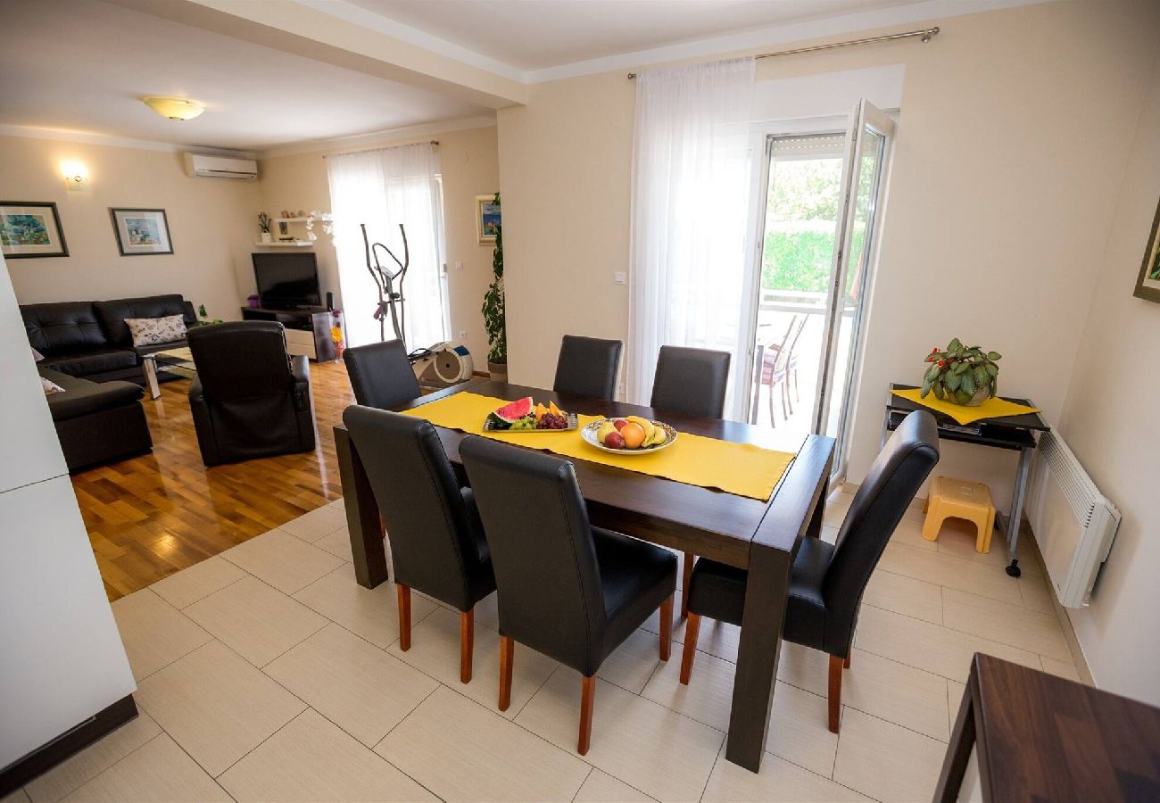 Ferienwohnung in Zadar - Apartment ViGo with private pool