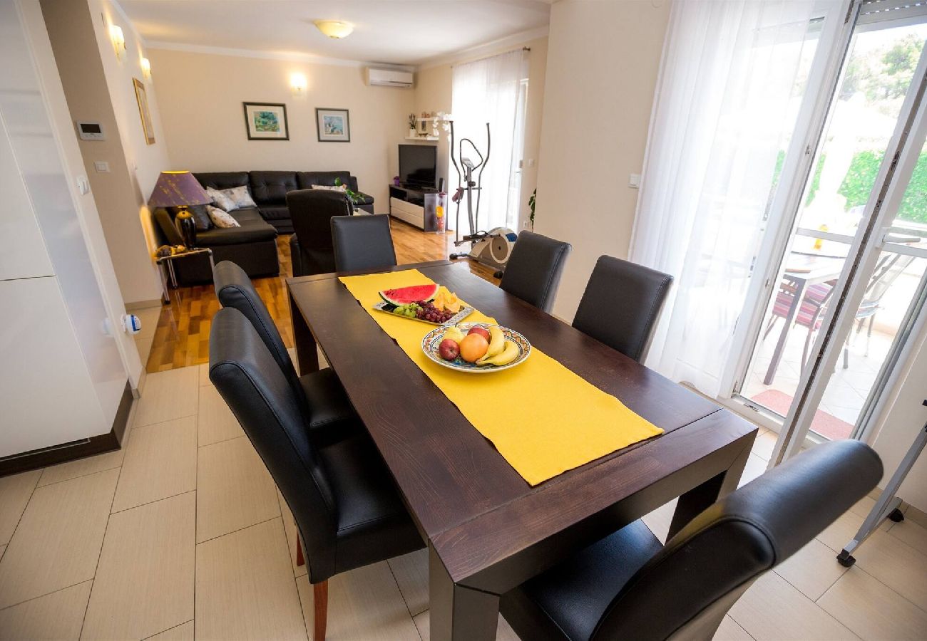 Ferienwohnung in Zadar - Apartment ViGo with private pool