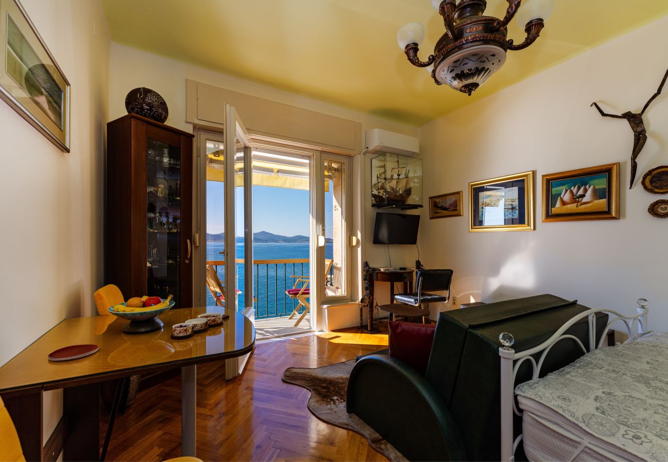 Studio in Zadar - Sea View Apartment Riva