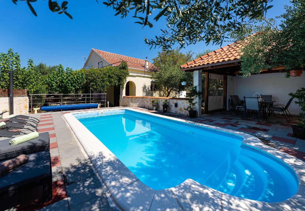 Ferienhaus in Krkovic - Holiday home Olive Garden