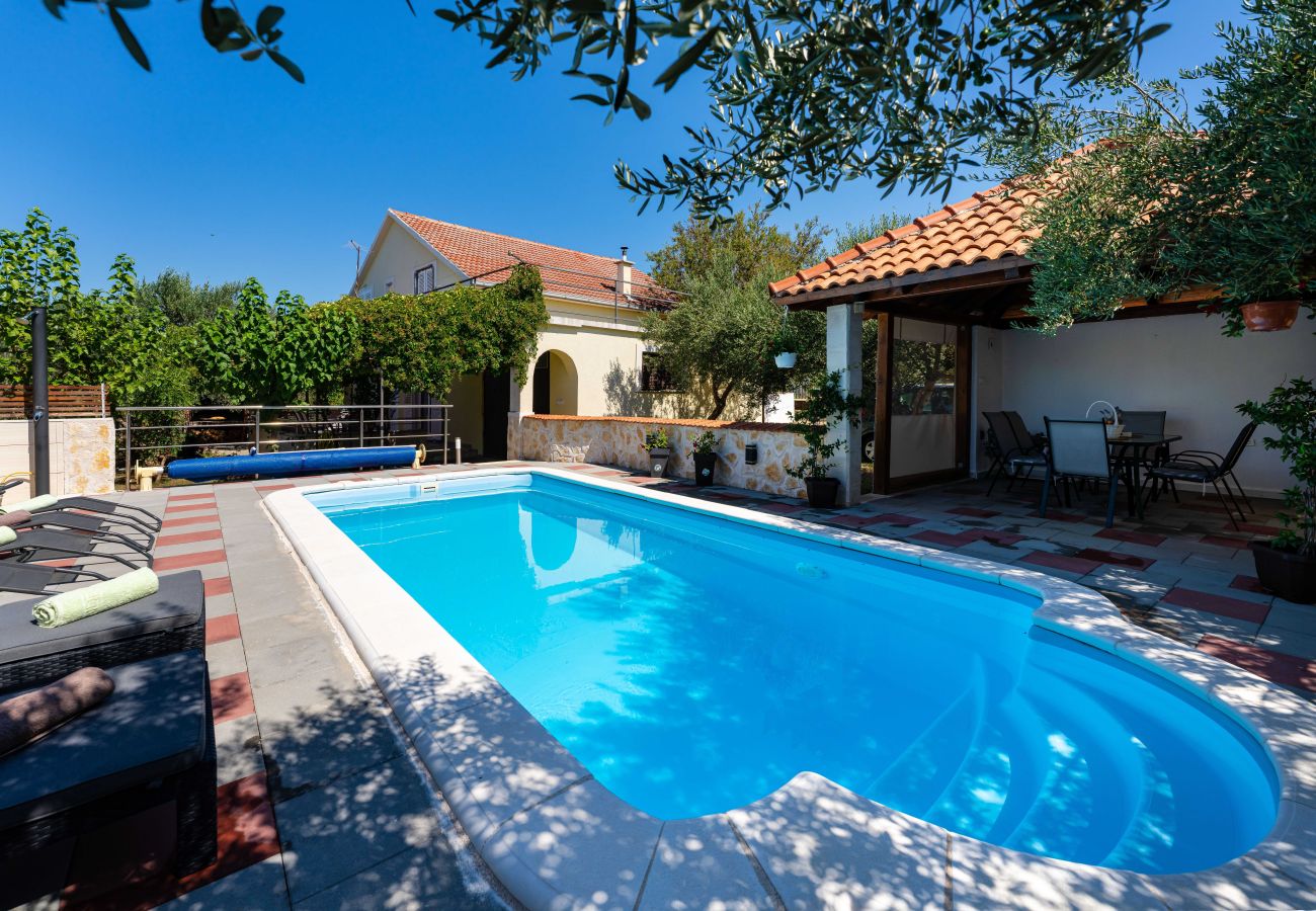 Ferienhaus in Krkovic - Holiday home Olive Garden