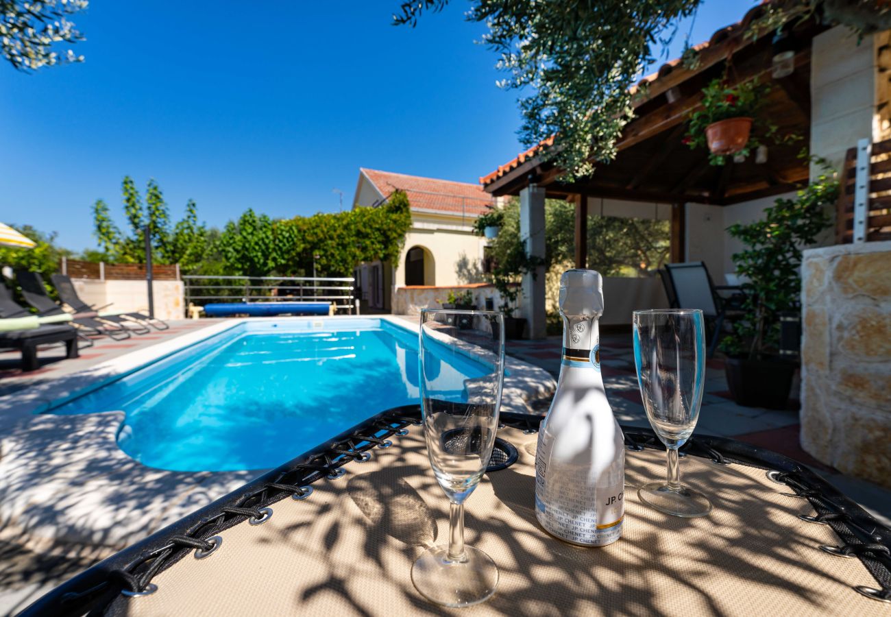 Ferienhaus in Krkovic - Holiday home Olive Garden