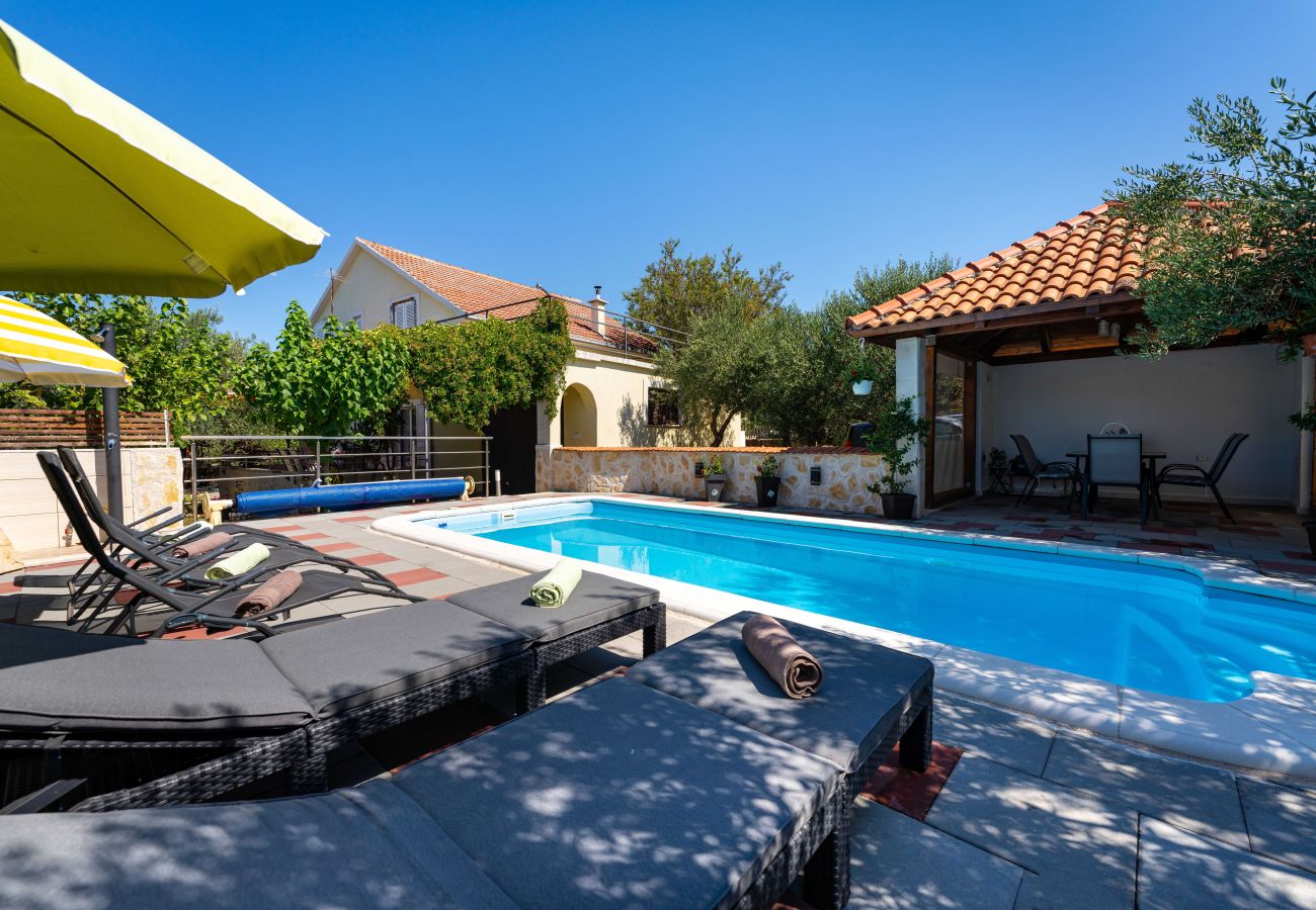 Ferienhaus in Krkovic - Holiday home Olive Garden