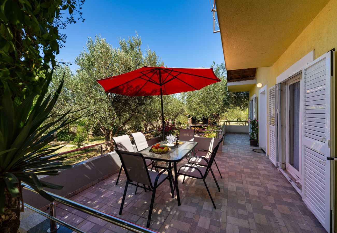 Ferienhaus in Krkovic - Holiday home Olive Garden