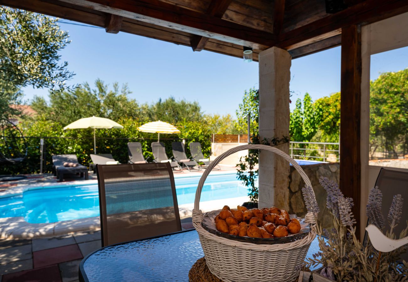 Ferienhaus in Krkovic - Holiday home Olive Garden