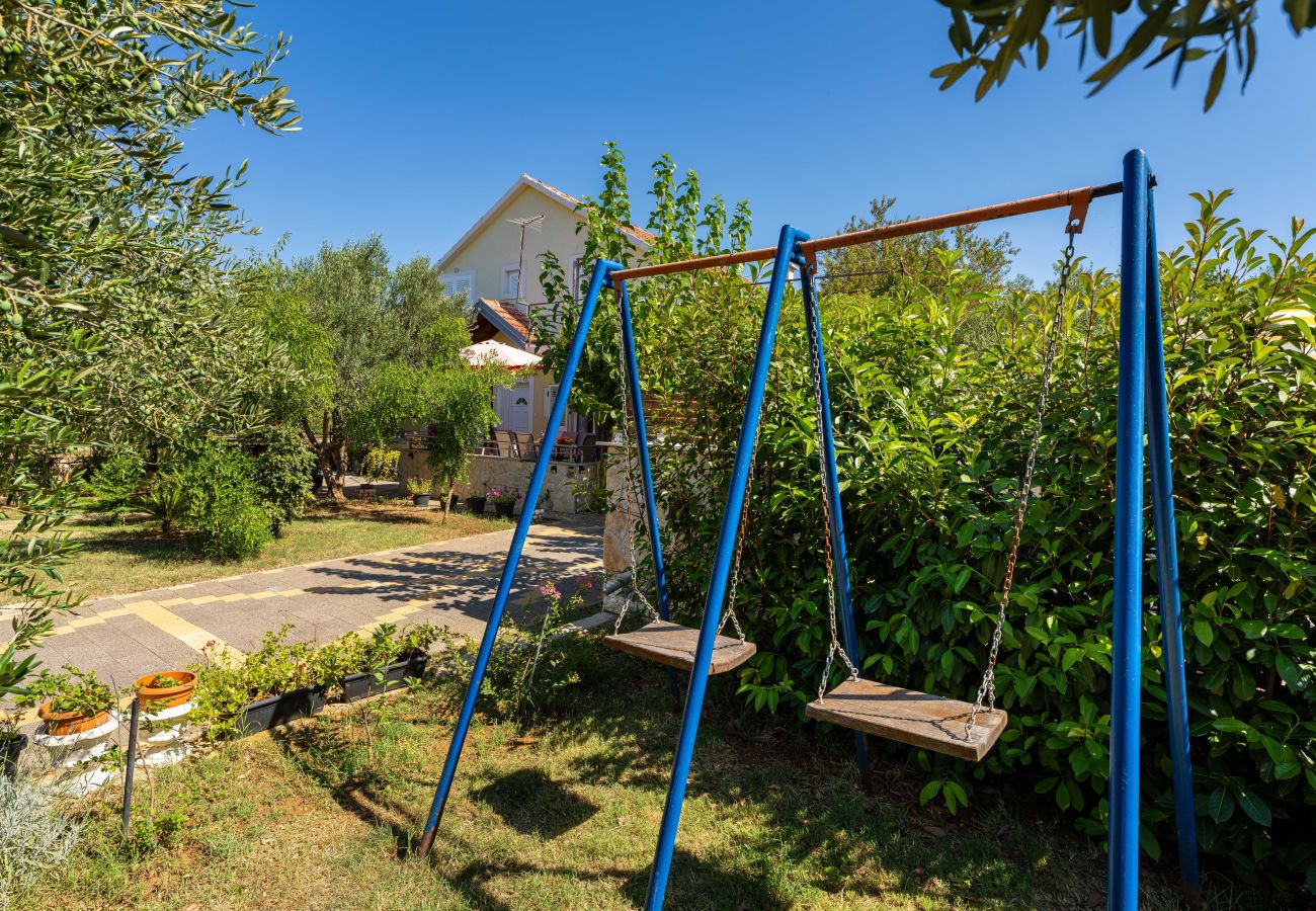 Ferienhaus in Krkovic - Holiday home Olive Garden