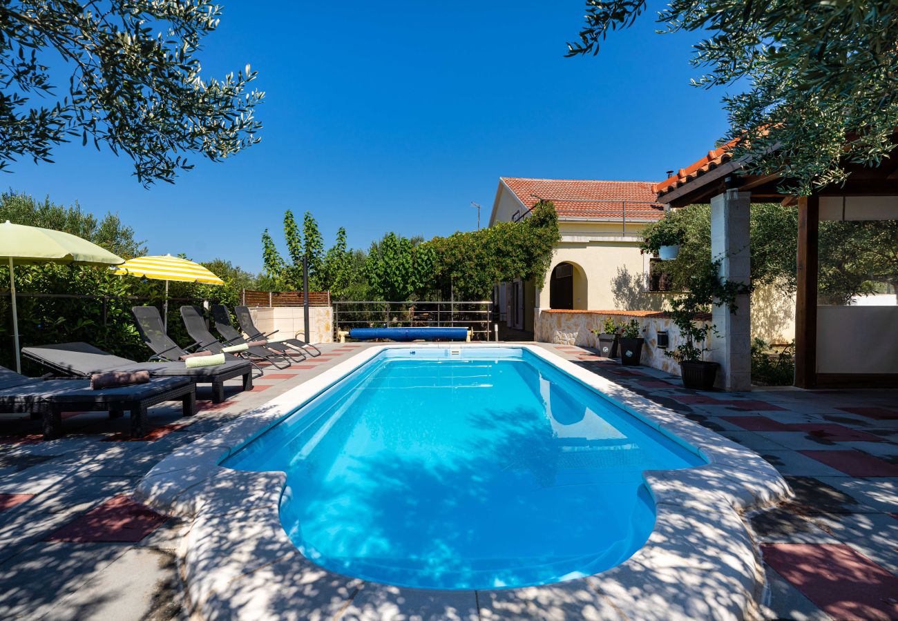 Ferienhaus in Krkovic - Holiday home Olive Garden