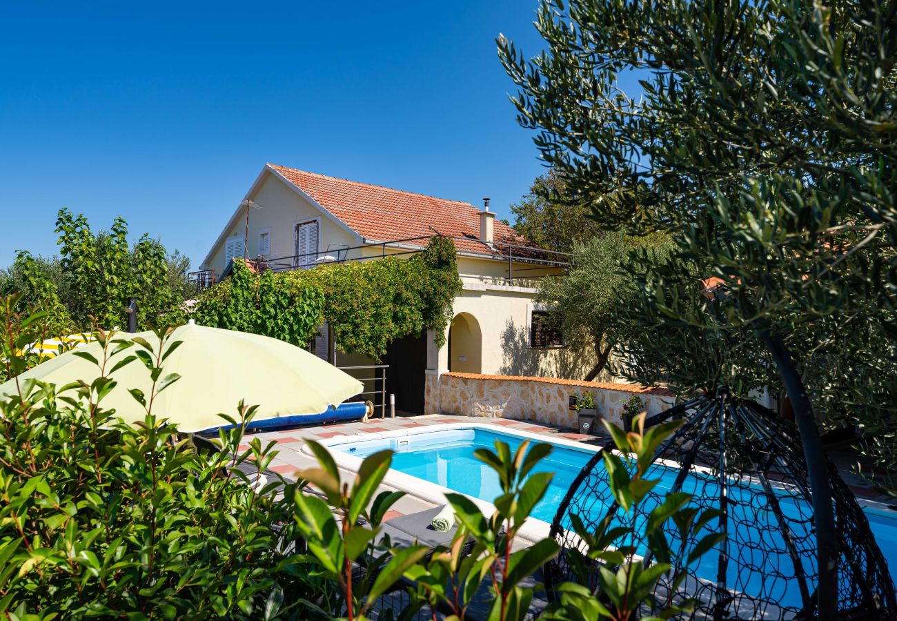 Ferienhaus in Krkovic - Holiday home Olive Garden